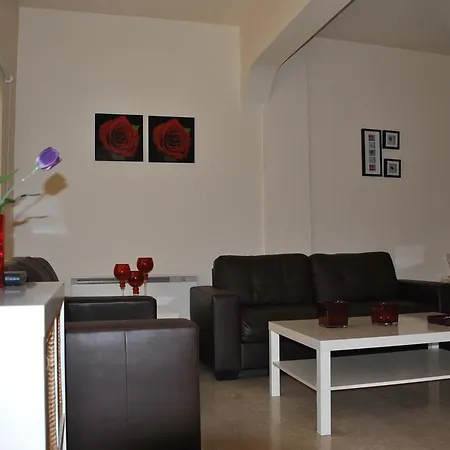 Les Palmiers City Center House *